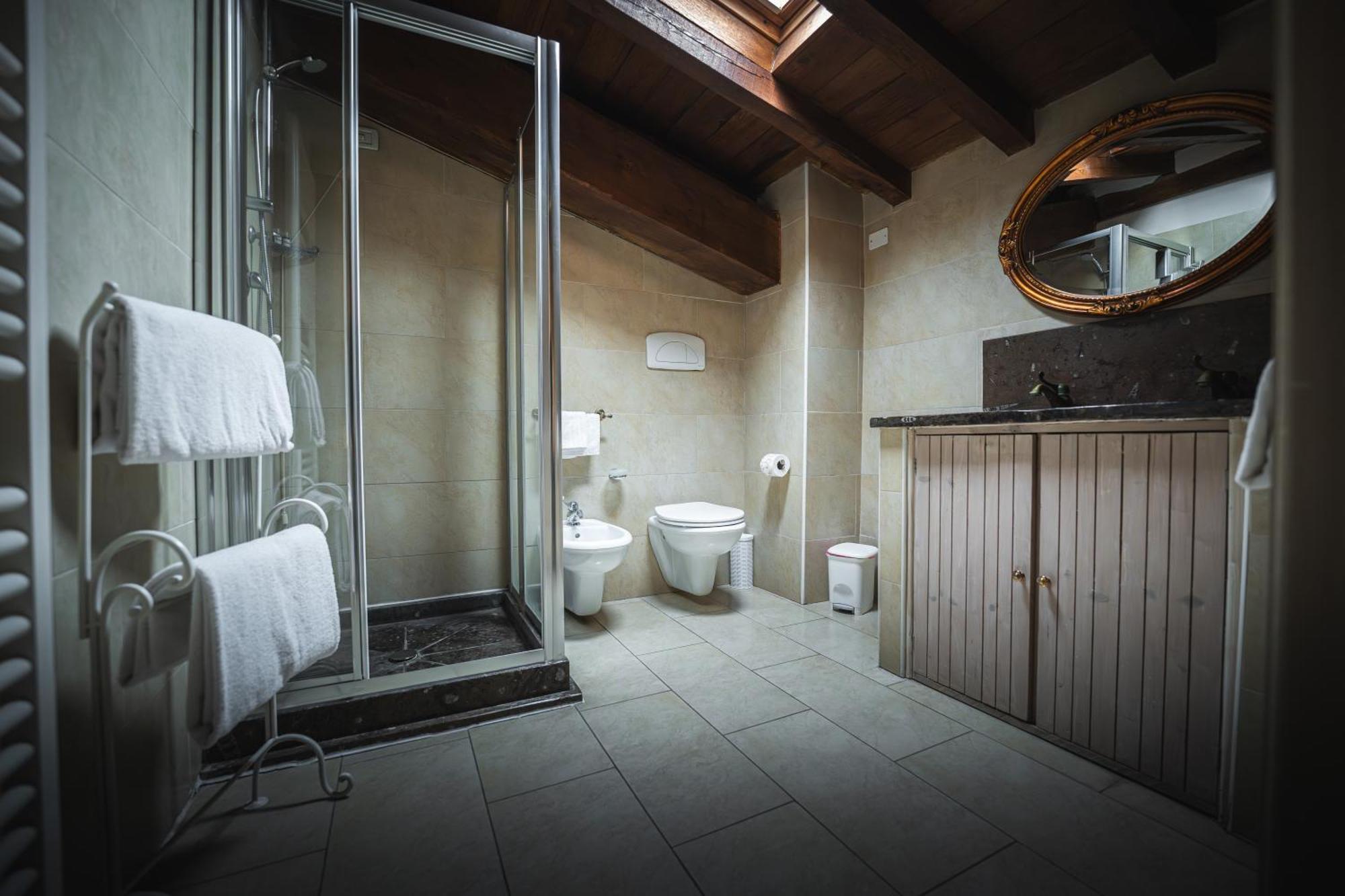 Hotel La Tavola Rotonda Cortemaggiore Camera foto