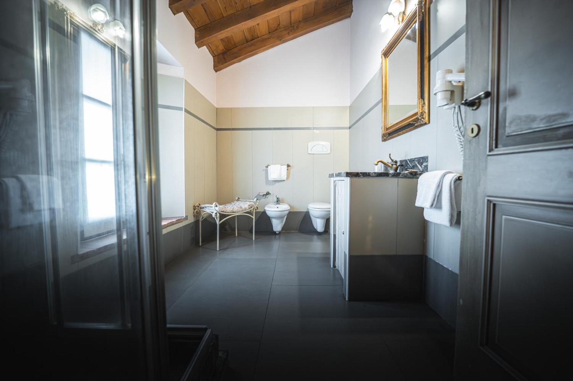 Hotel La Tavola Rotonda Cortemaggiore Camera foto