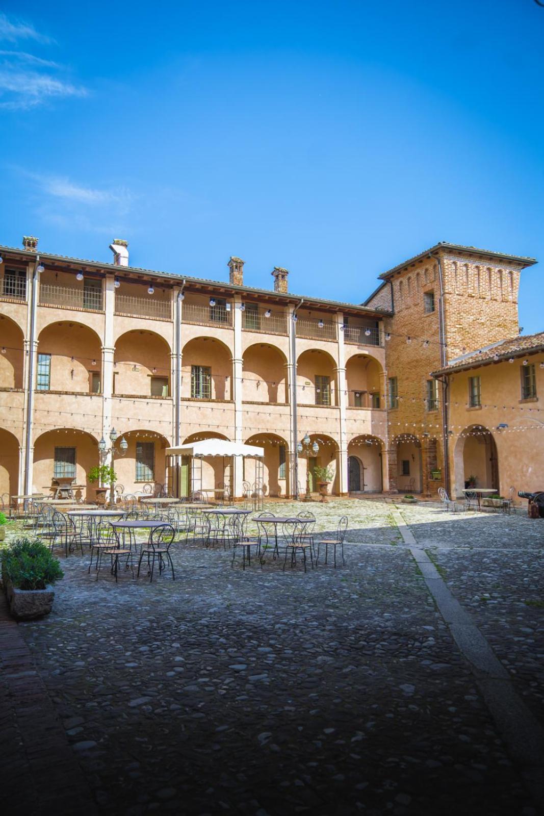 Hotel La Tavola Rotonda Cortemaggiore Esterno foto